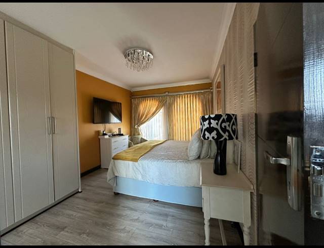 3 BEDROOM HOUSE FOR SALE IN LEONDALE
